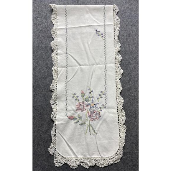 Handmade Floral Cross Stitch Table Runner Crochet Lace Trim White Linen Bouquet - Picture 9 of 13